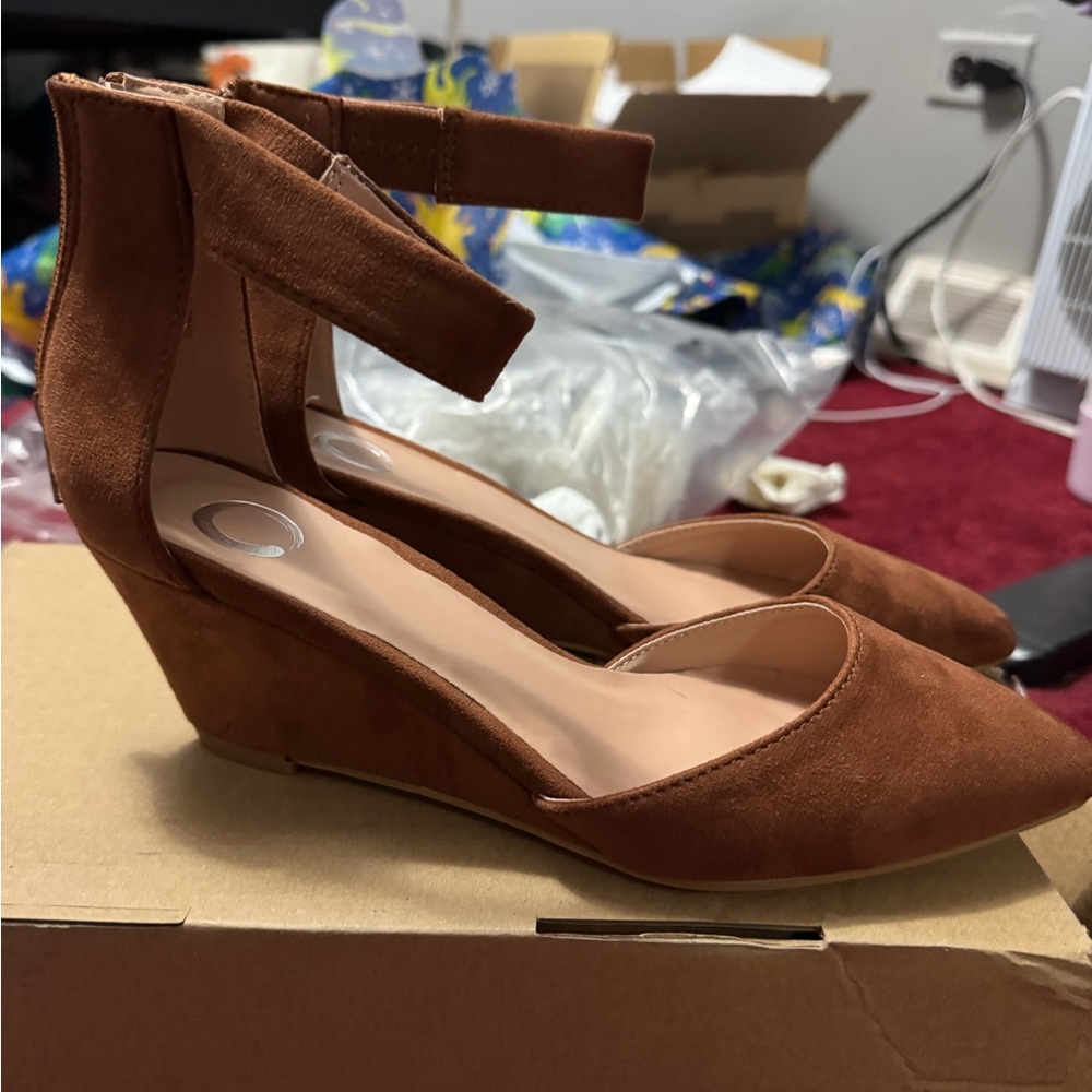 JOURNEE COLLECTION Elegant Brown Wedge Heels